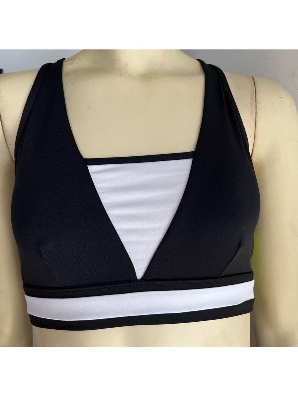 NWT Sam Edelman Women’s Colorblock Triangle Sports Bra Black White Size M